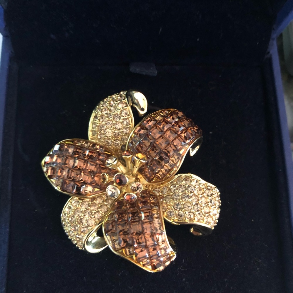 Swarovski Crystal flower brooch pin